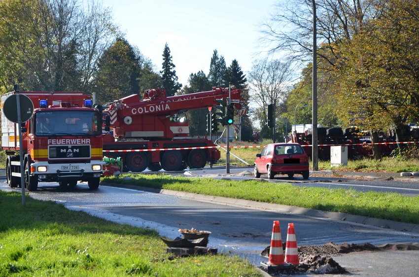 VU Tanklastzug umgestuerzt Huerth Industriestr P340.JPG